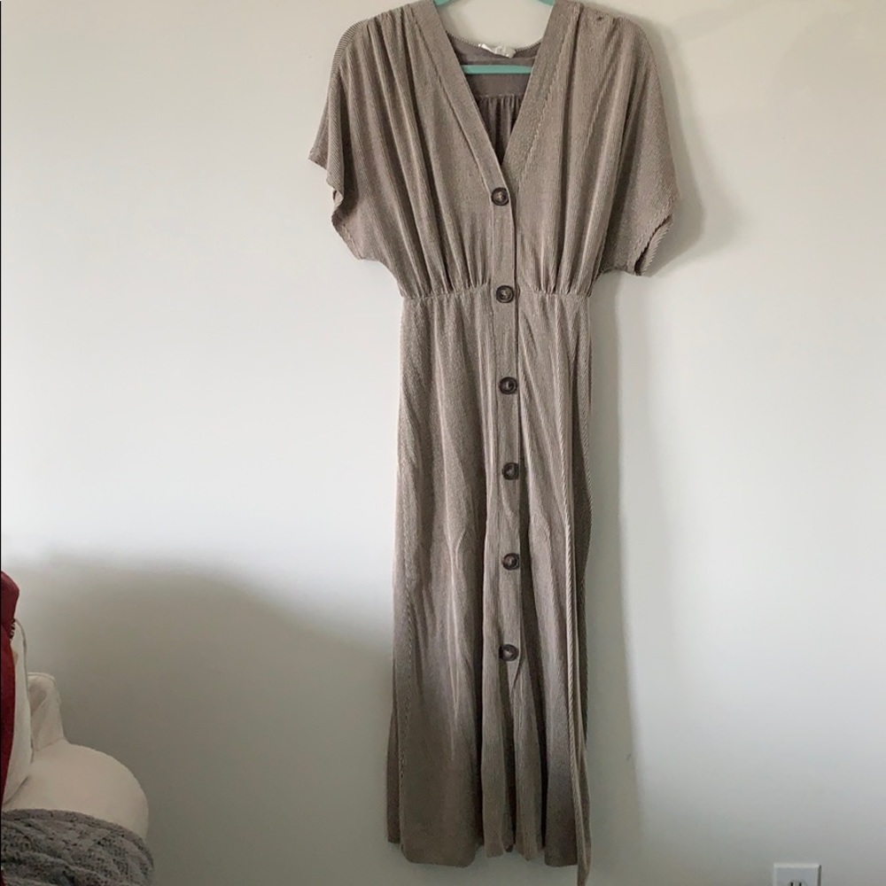 Super cute maxi with buttons